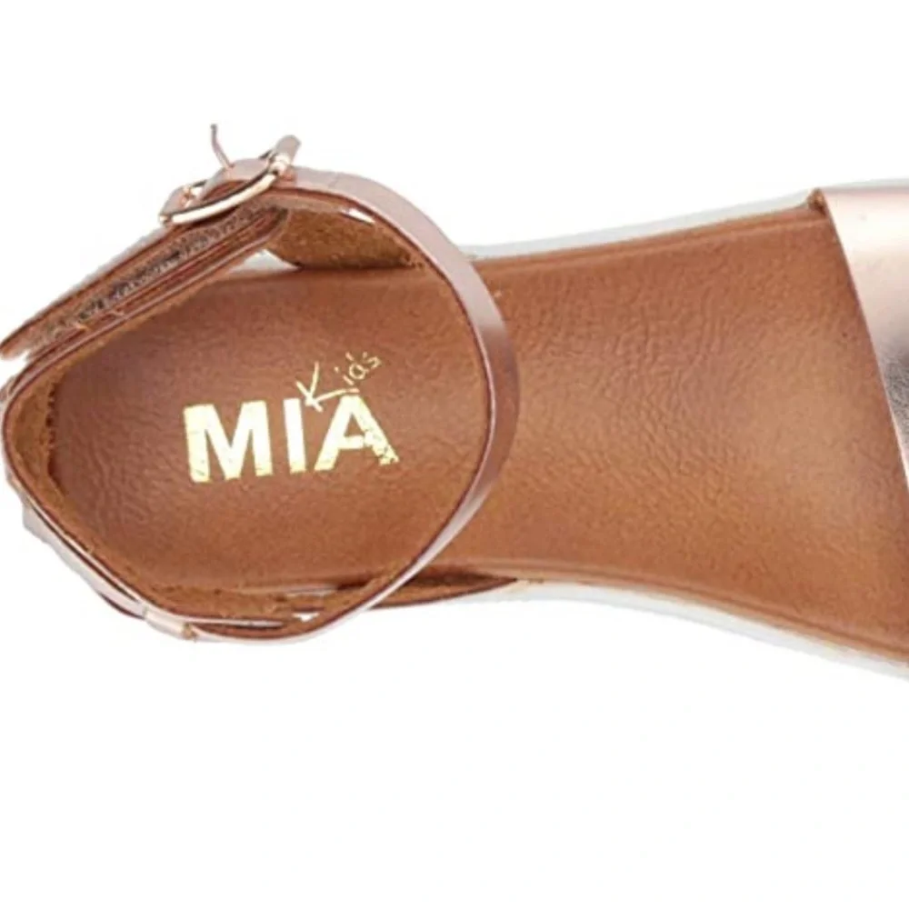 MIA KIDS Girls Champagne Gold Sz 4